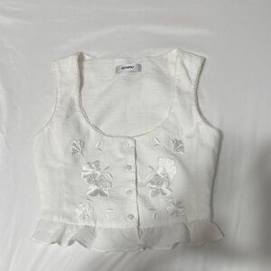 GUZIO White Embroidered Sleeveless Crop Top